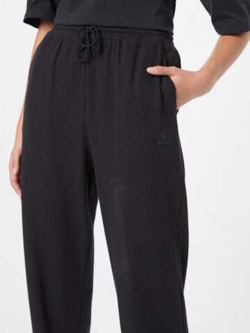 Effilé Pantalon ADIDAS ORIGINALS en noir