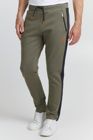 FQ1924 Regular Pants in Green: front