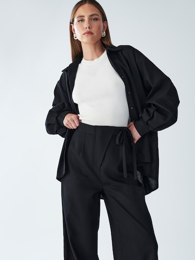 Pantaloni cutați 'GLEN' Willa pe negru, Vizualizare produs