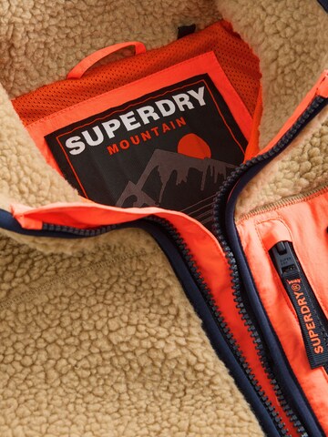 Superdry - Chaqueta polar en beige