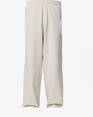 VAMOS CLO Wide Leg Housut värissä harmaa: etupuoli