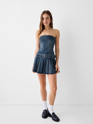 Rochie de la Bershka pe albastru