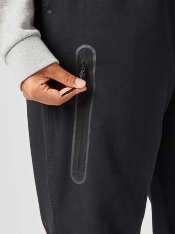 Tapered Pantaloni di Nike Sportswear in nero