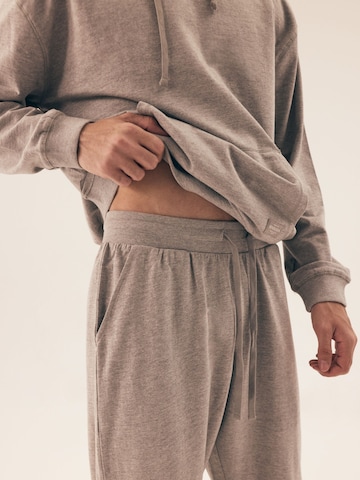 Felpa 'Kapuzensweatshirt Motion, French Terry, mit Rippbündchen' di Henderson in grigio