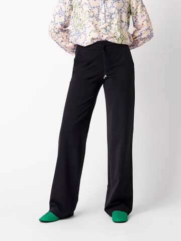 TONI Wide leg Pants in Black: front