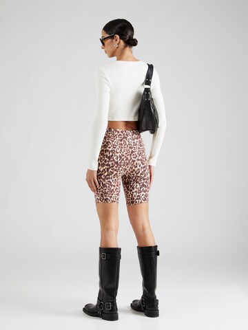 TOPSHOP Skinny Shorts in Braun