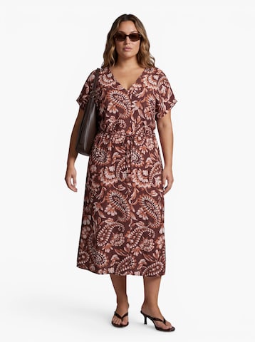 Vero Moda Curve - Vestido de verano 'VMCNELLIE CARLA' en rojo: frente