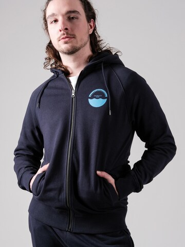 FANTASTIC REALITY STUDIOS Sweatshirt 'WELCOME ZIP-UP HOODIE - Bio-Baumwolle' in Blue: front