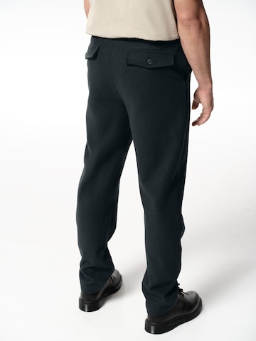 ABOUT YOU x Jaime Lorente Normalny krój Spodnie 'Leandro' w kolorze szary