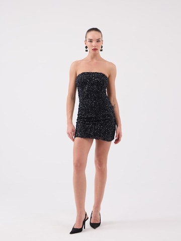 Robe de cocktail HOLLY LOLLY en noir : devant