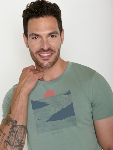 GREENBOMB T-Shirt 'Surf Cliff Guide' in Grün