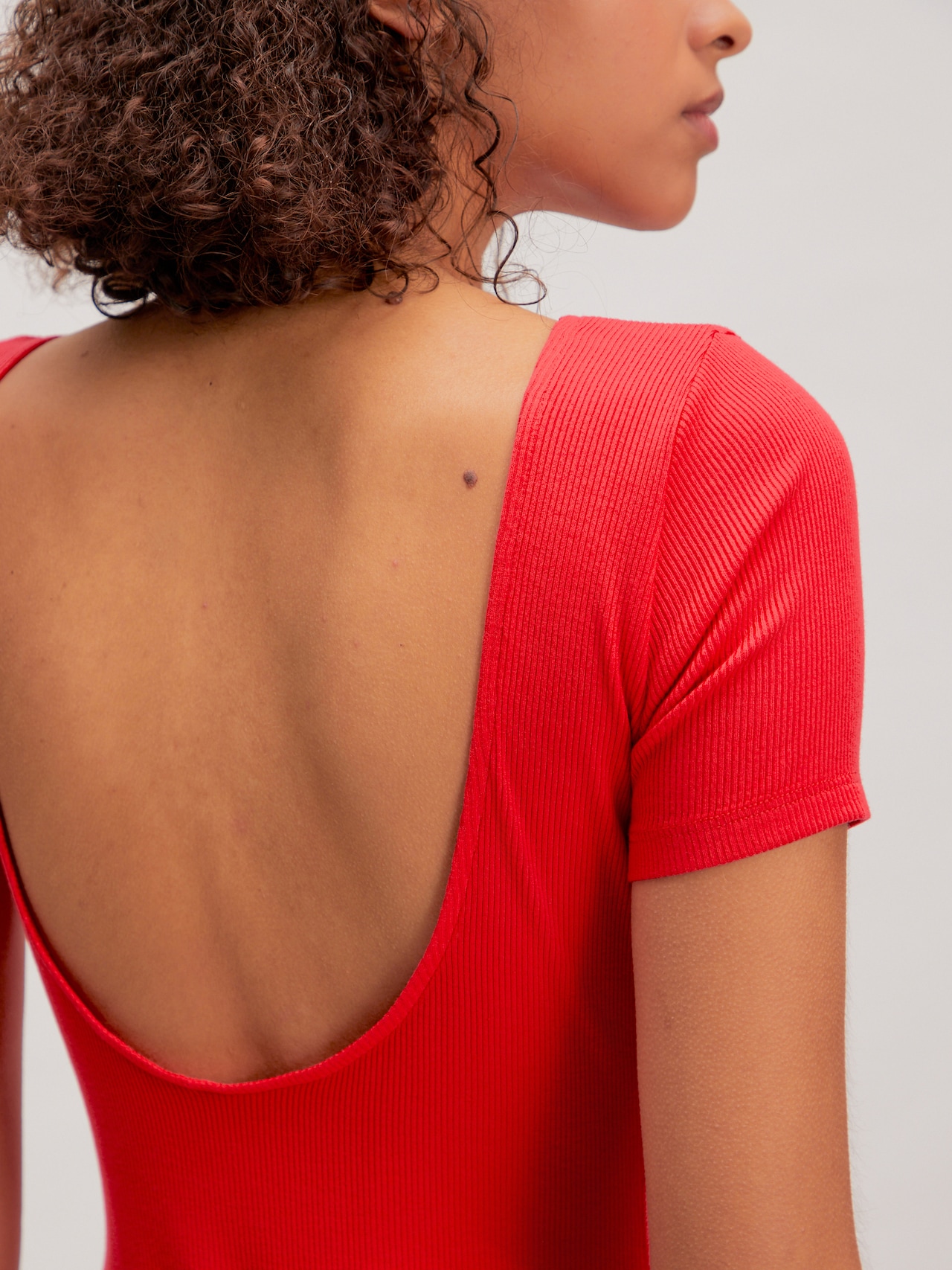EDITED Nouveautés Shirtbody 'Naru' rouge
