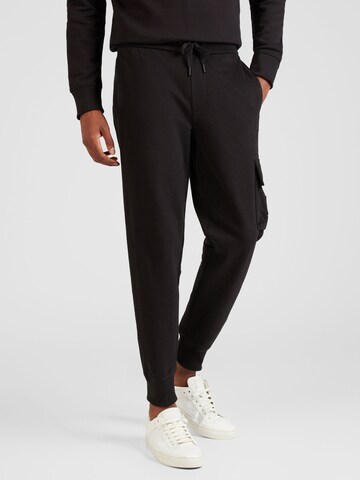 Calvin Klein Jeans Tapered Παντελόνι σε μαύρο: μπροστά