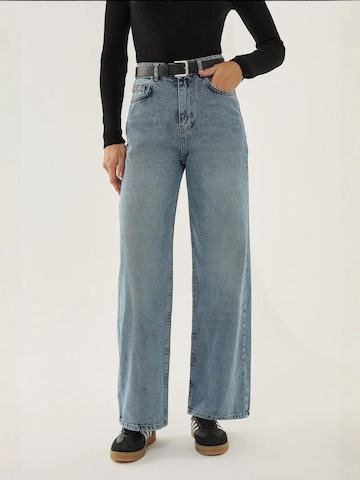 Wide Leg Jean Hiccup en bleu : devant