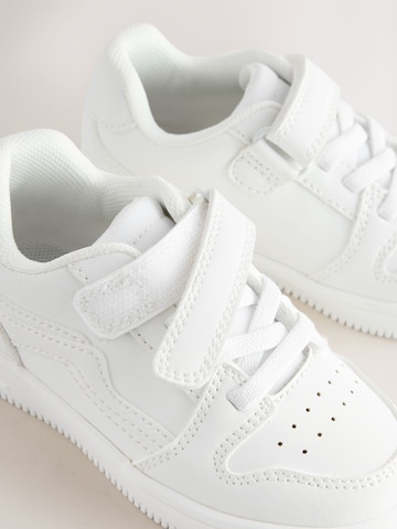 Baskets Next en blanc