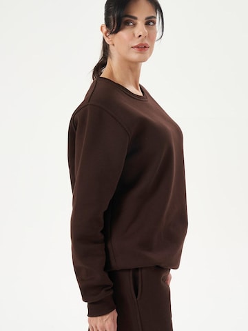 LOUIS LECLER Sweatshirt 'Avery' in Bruin