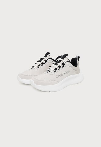 Calvin Klein Sneaker 'ESS' in Grau