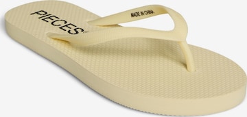 Tongs 'PCSummer' PIECES en beige : devant