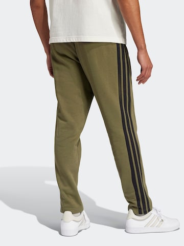 ADIDAS SPORTSWEAR - regular Pantalón deportivo 'Essentials' en verde