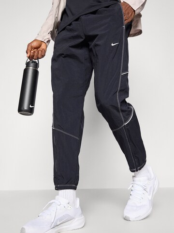 Tapered Pantaloni sportivi 'RETRO' di NIKE in nero