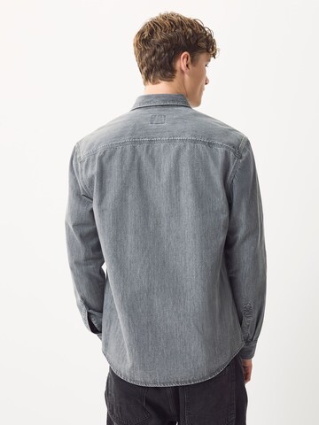 Next - Ajuste regular Camisa en gris