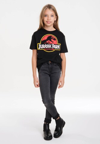 LOGOSHIRT Shirt 'Jurassic Park Logo' in Zwart
