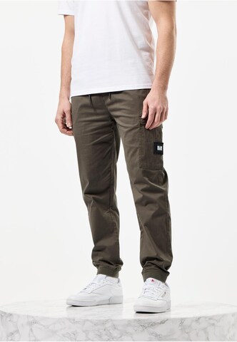 Weekend Offender Tapered Pants 'Bordeta' in Green: front
