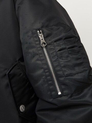 JACK & JONES Overgangsjakke 'JORQUEENS' i sort