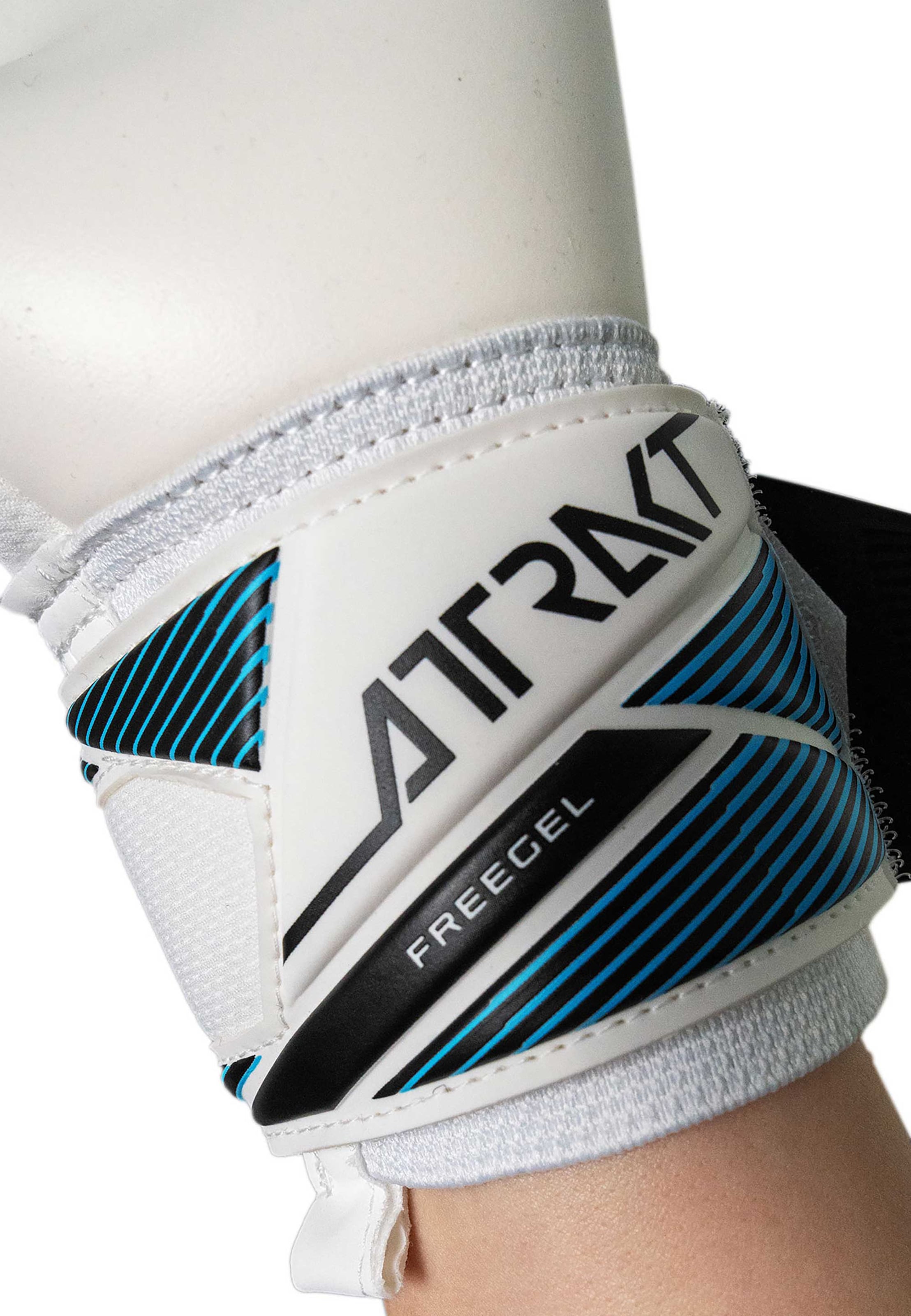REUSCH Sports gloves 'Attrakt Freegel Advance' in White