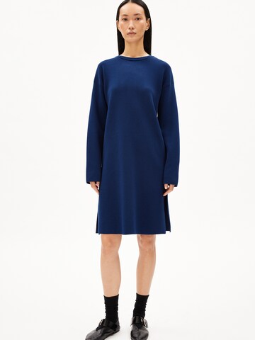 Robe 'ROSANNIAAS' ARMEDANGELS en bleu : devant