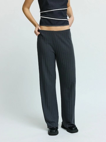 Résumé Regular Housut ' HannahRS ' värissä harmaa: etupuoli