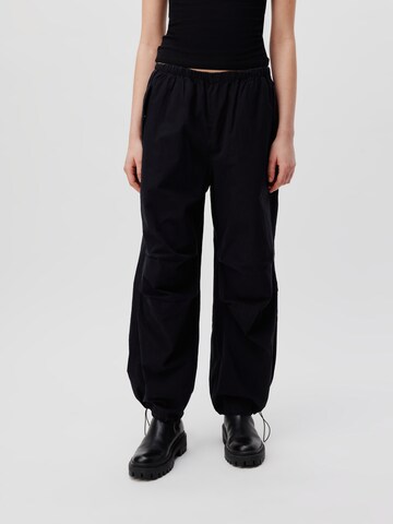 Loosefit Pantaloni 'Lia' de la LeGer by Lena Gercke pe negru: față