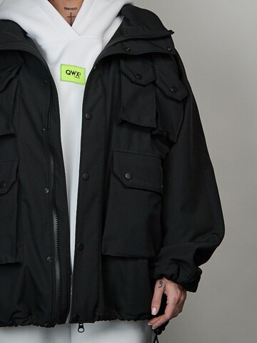 QWX2 Functionele jas 'Oversized Softshell Jacket – Structured / Weather-Resistant' in Zwart