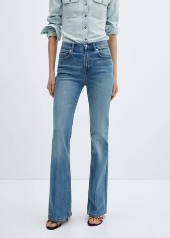 Bootcut Jean 'VIOLETA' MANGO en bleu : devant