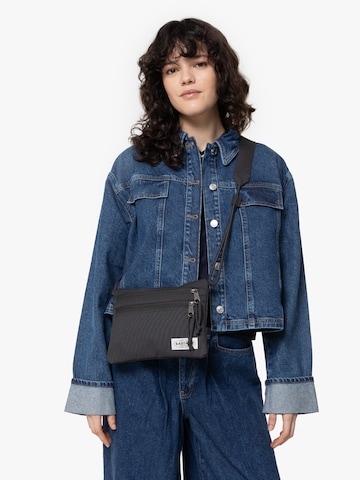 EASTPAK Сумка через плечо 'Crostin' в Черный: спереди