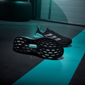 ADIDAS PERFORMANCE - Sapatilha de corrida 'Ultraboost 5 Mercedes AMG Petronas F1 Team' em preto