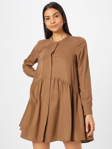 Robe-chemise 'Dara' NORR en gris : devant