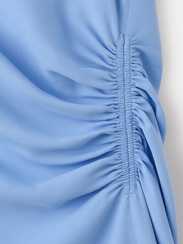 Robe de cocktail 'ALMA' MANGO en bleu