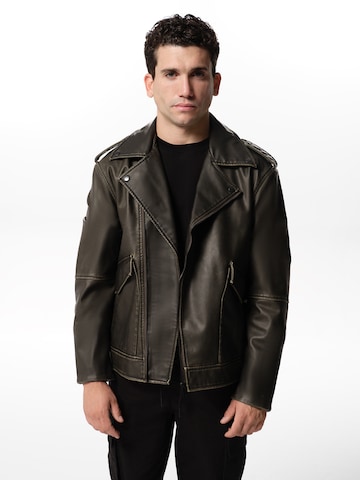 ABOUT YOU x Jaime Lorente Between-Season Jacket 'Tiago' in Black: front