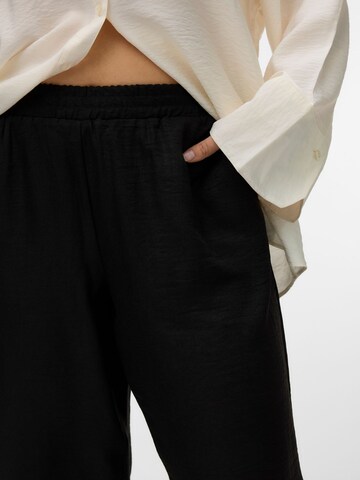 Vero Moda Curve Loosefit Broek 'VMClifina' in Zwart