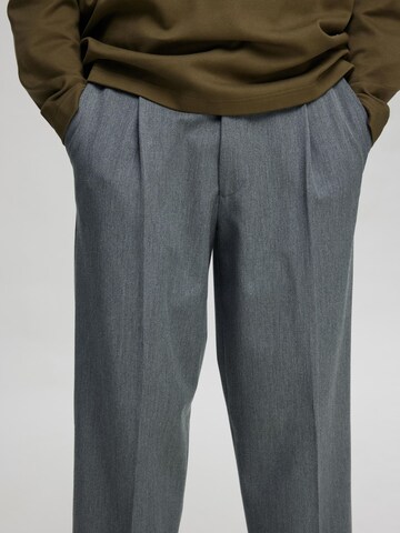 SELECTED Loosefit Bundfaltenhose 'SLH220' in Grau