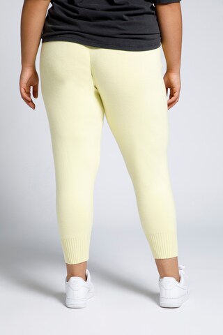 Coupe slim Pantalon Studio Untold en jaune