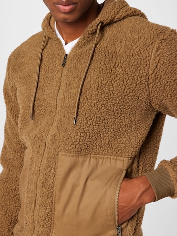 !Solid Fleece Jacket in Brown