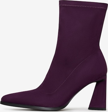 CESARE GASPARI Ankle Boots in Purple: front