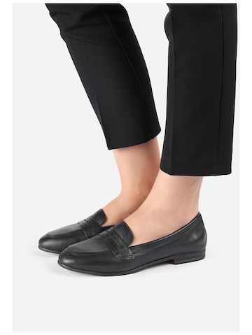 INUOVO Classic Flats in Black: front