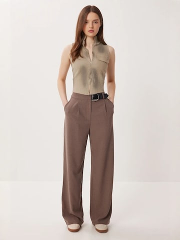 Wide leg Pantaloni di Happiness İstanbul in beige