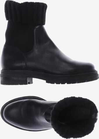 Max Mara Dress Boots in 38 in Black: front