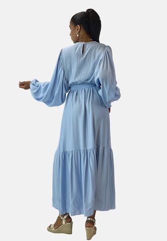 Elara Kjole 'Abaya' i blå