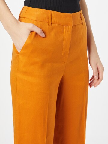 Regular Pantaloni cu dungă de la Stefanel pe portocaliu