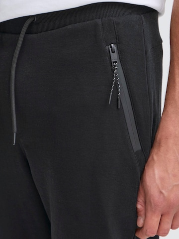 !Solid Regular Trousers in Black